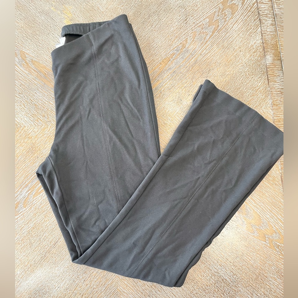 J JILL Pull on pants Medium Gray Stretch  Flare Waist 32” Inseam 32” mid rise